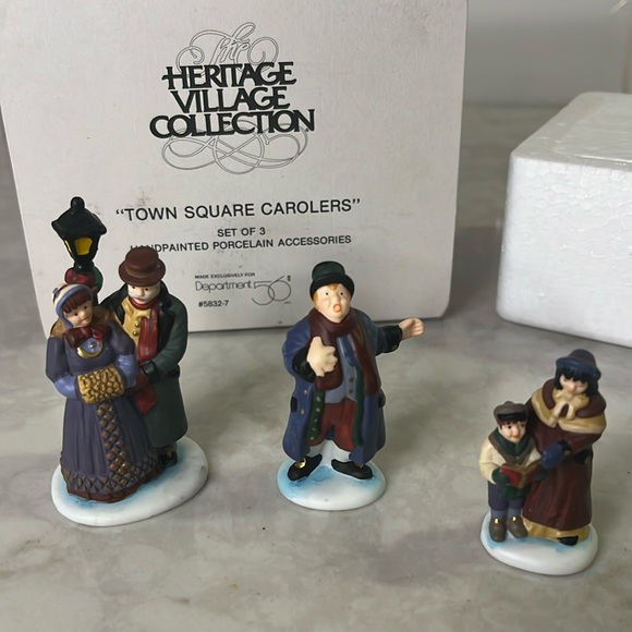 Department 56 “Town Square Carolers” accessory #5832-7 as new - Picture 1 of 5